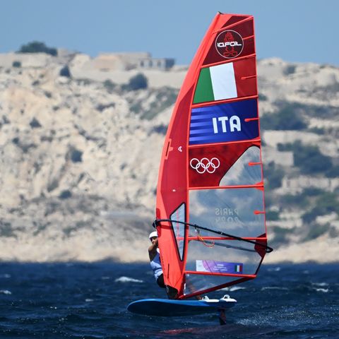 Olimpiadi, oro Maggetti nel windsurf e storico bronzo per Musetti. Oggi Jacobs nei 100 metri