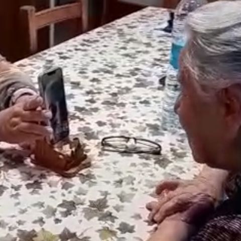 Fiorella a 97 anni ritrova l'amica di scuola