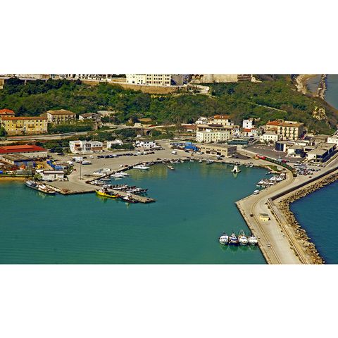 Il Porto di Ortona: possibili sviluppi ecosostenibili (Abruzzo)