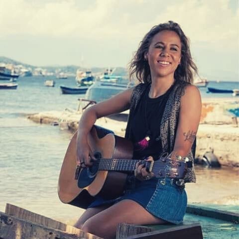 T.01 Ep.05 - Mariane Guerra canta e nos encanta com com suas histórias em terras portuguesas.