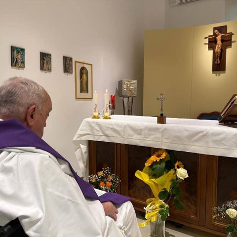 Papa Francesco: situazione stazionaria. Pubblicata la prima foto dopo il ricovero