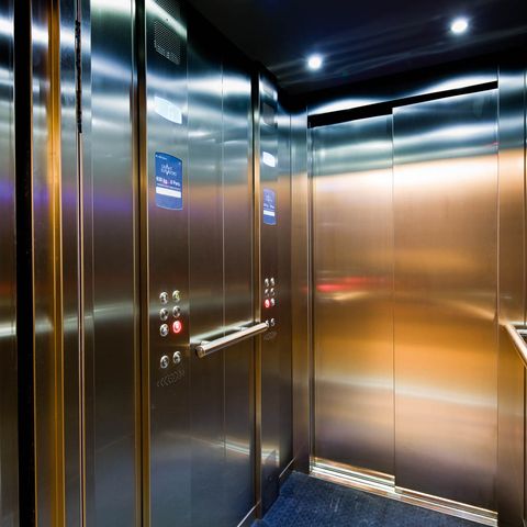 Nằm Mơ Thấy Thang Máy: Giải Mã Ý Nghĩa Và Các Tình Huống Mơ Thường Gặp