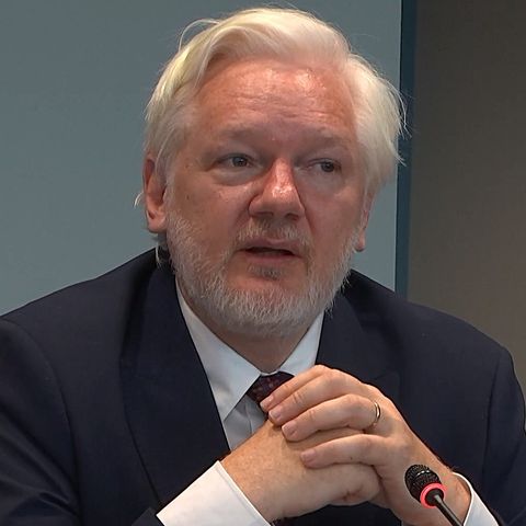 Meglio tardi che mai: il Consiglio d'Europa riconosce Assange "prigioniero politico"