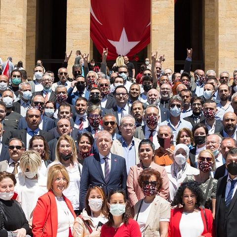 İstanbul Milletvekili ve Ayyıldız Hareketi Lideri Prof. Dr. Ümit Özdağ Sputnik Canlı Yayınında