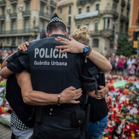 Conmemoran atentados en Cambrils y Barcelona