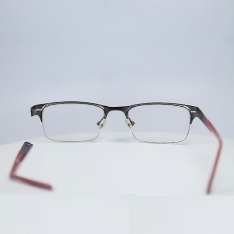 What are the Qualities of Nikon Titanium Eyeglasses Frames?