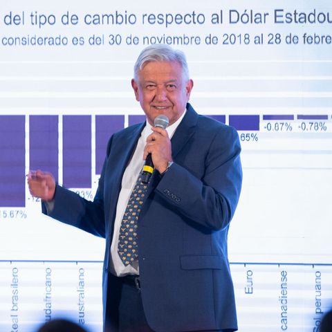 Admite López Obrador una baja en su popularidad