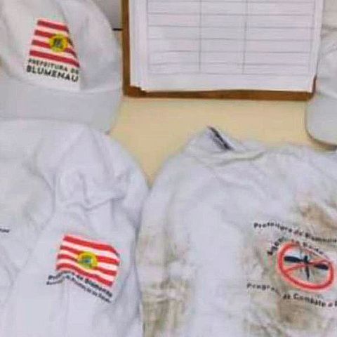 Bandidos usaram uniformes e crachás falsos da Secretaria de Saúde para assaltar em Blumenau