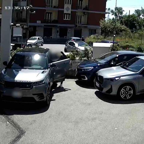 Napoli: smantellata la “banda dell’AirTag” – 22 furti ricostruiti e quattro arresti grazie anche al DNA