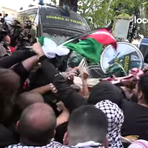 Roma: scontri e feriti al corteo pro Palestina. Il Viminale: “C’erano infiltrati”