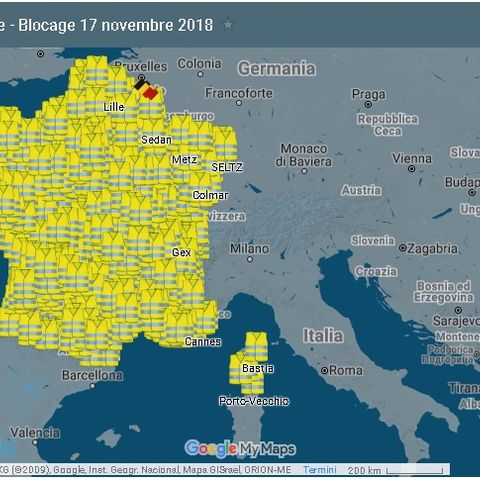 Protesta "Gilet gialli" arriva al Monte Bianco: lancio lacrimogeni dalla Polizia, un morto in Francia