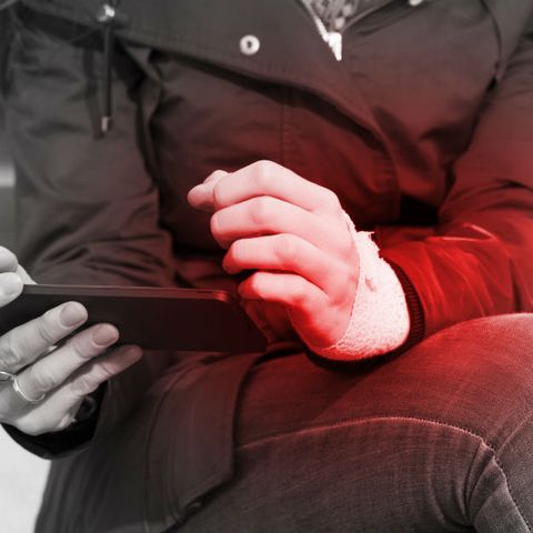 How To Avoid Getting Carpal Tunnel From Your Phone Use