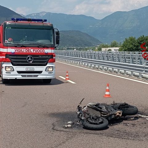 Tamponamento tra due motociclette lungo l’A31 Valdastico. Un pilota viene ricoverato