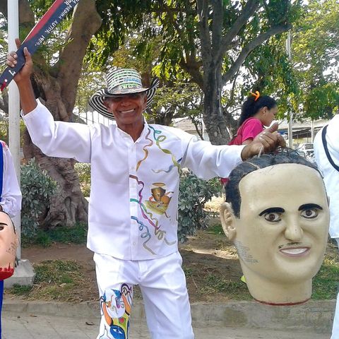 El hombre sin cabeza que causa pánico y gracia en Barranquilla