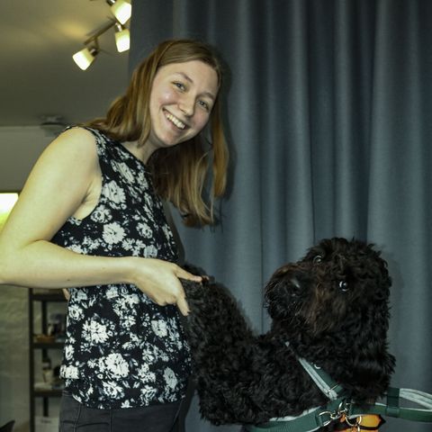 Tema - Kæledyr - Besøg af Hanne, Clara & Servicehunden Tjalfe