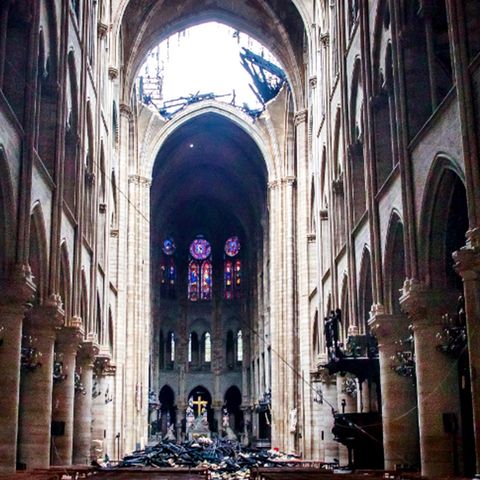 Dos tercios de la techumbre de la catedral de Notre Dame en París se quemaron