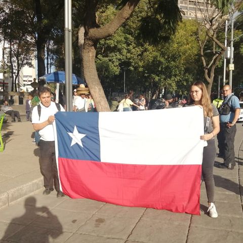 Avanzan manifestanes que se dirigen a la embajada de Chile en México