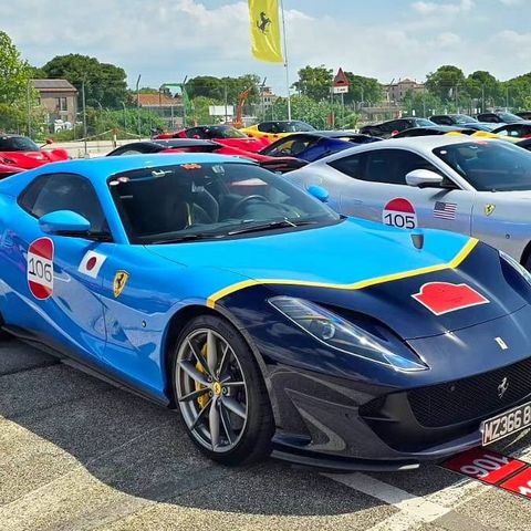 Sfilata di 125 Ferrari provenienti da tutto il mondo in centro a Thiene