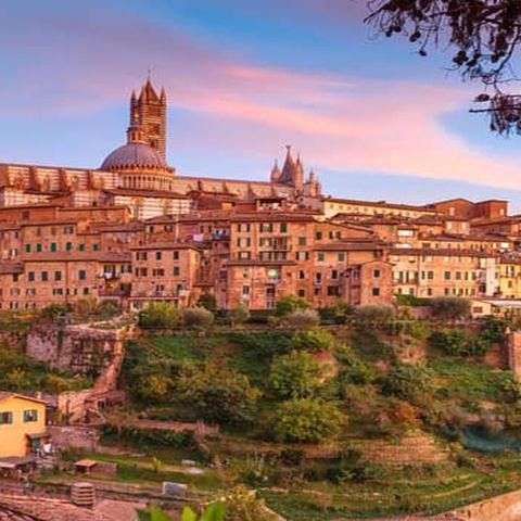 Una passeggiata romantica a Siena