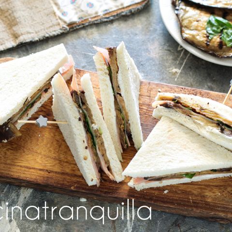 Tramezzini con prosciutto e melanzane