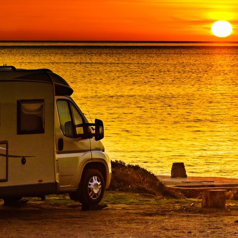 ABC caravaningu. Nocowanie kamperem „na dziko”