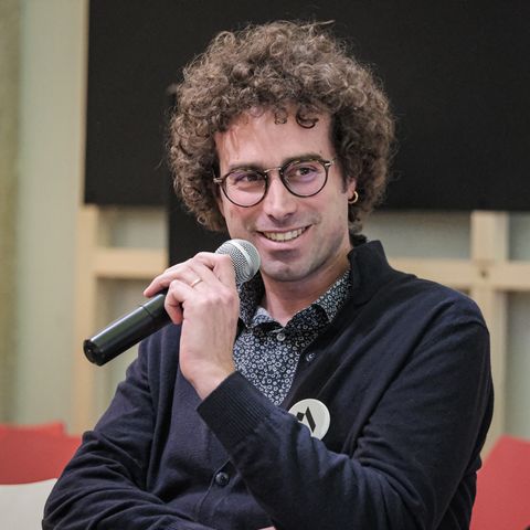 Matteo Cavezzali - Storie con il suono: il narrare intimo del podcast