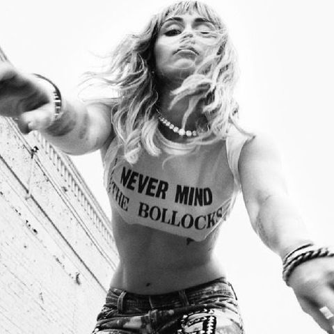Rock Vibrations Podcast: Miley Cyrus e o álbum de covers do Metallica