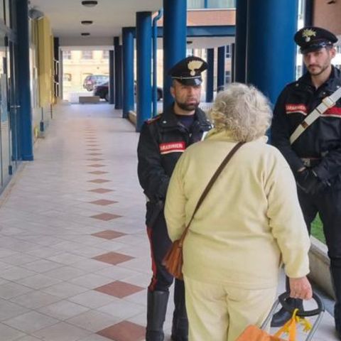 Anziana di 94 anni non abbocca alla truffa del finto carabiniere e chiama il 112