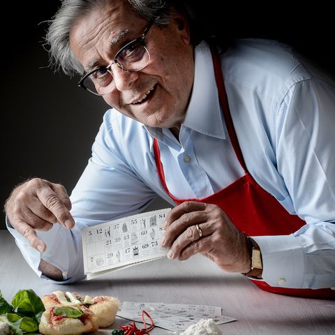 Presidente della della storica pizza Centenaria di NAPOLI  ANTONIO STARITA , il segreto della pizza? il forno a legna....