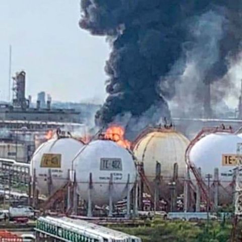 Se registra explosión dentro de la refinería de Pemex en Veracruz