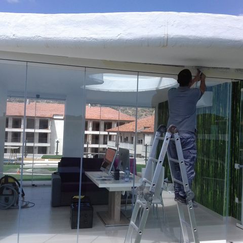 Despacho de envidia en azotea con cortina de cristal ubicado en Tenerife