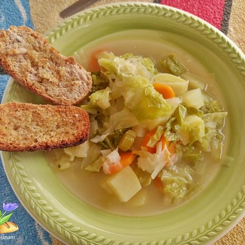 Zuppa con verza e porri