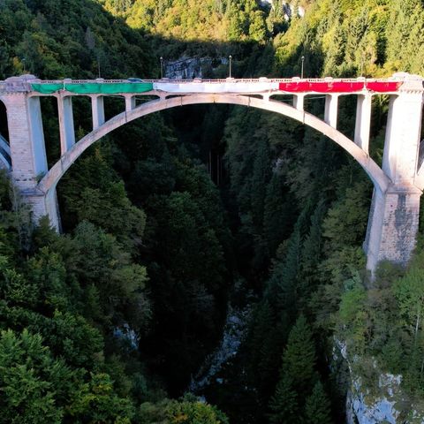 Il centenario del ponte voluto dalle donne: “O lo fate o da qui non ci muoviamo”