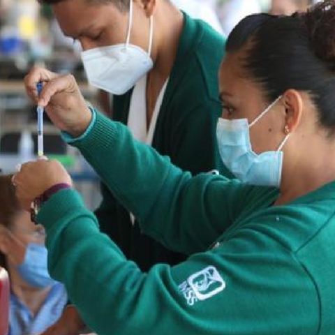Arranca vacunación para más de 50 mil maestros en Morelos