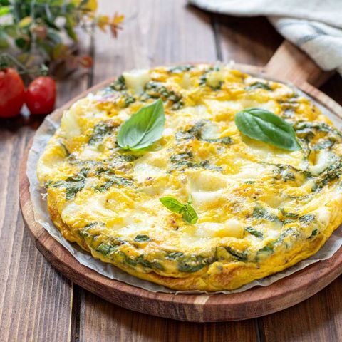 Frittata con mozzarella e basilico