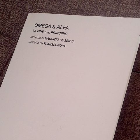 "Omega & Alfa", un romanzo sul nostro presente distopico. Intervista con Maurizio Cosenza.