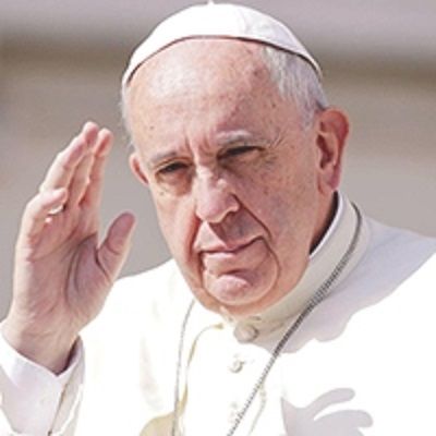 Sacerdote scomunicato perchè afferma che papa Francesco non è un vero papa