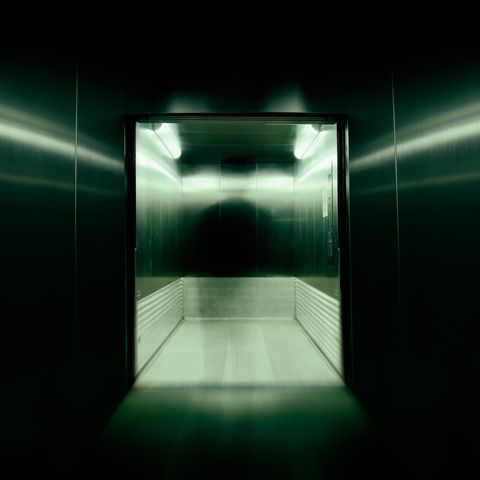 L'ascensore - L. Chan