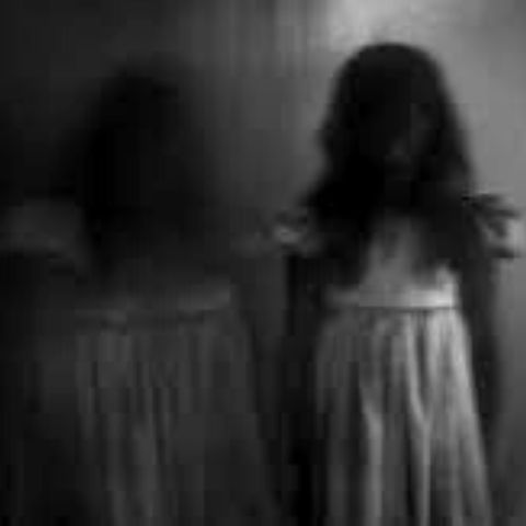 Niña Fantasma Apareció en su Fotografía - Miedo al Misterio