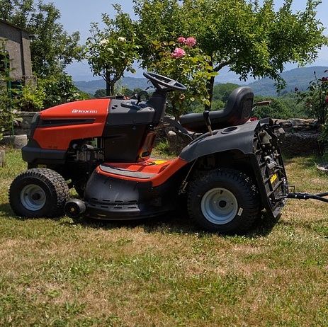 how Lawn Tractor helping landscaping Work