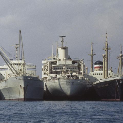La Flotta Gialla bloccata a Suez e le sue "Contro Olimpiadi" - AperiStoria #155