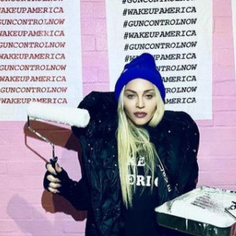 Madonna, su Instagram il suo post per sensibilizzare sul problema delle armi negli Usa: le leggi contro la vendita sono "il nuovo vaccino".