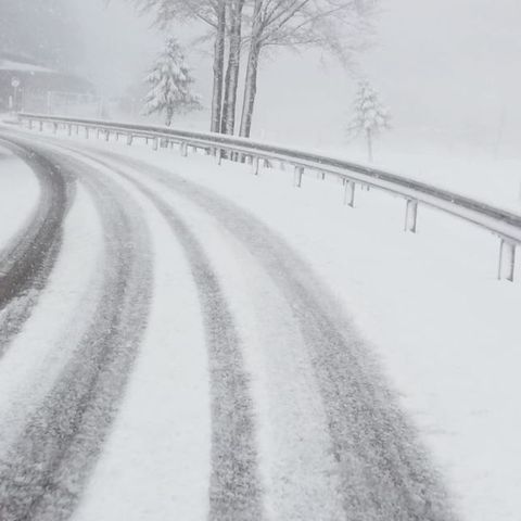 Meteo weekend, da lunedì è inverno: arriva la neve a bassa quota