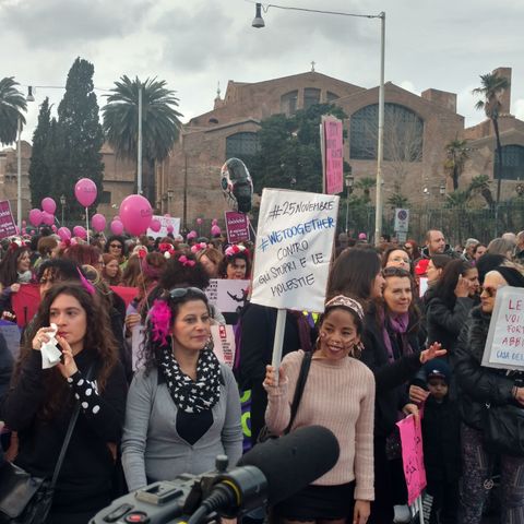 Manifestatia Anti-violenta impotriva femeile Roma 25 Nov 2017