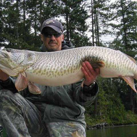 NWWC 8-26 Mike "Muskie Man" Floyd with some tips for toothy critters
