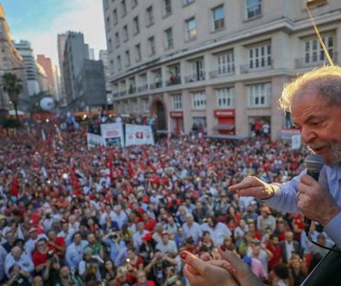 TRF4 mantém condenação política a Lula