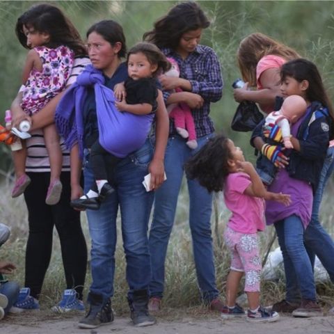 Aprueban ley que prohíbe que niños migrantes sean llevados la INM