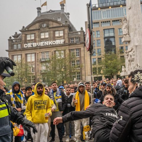 La verità sulla “caccia agli ebrei” di Amsterdam (e su chi sono gli ultras del Maccabi)