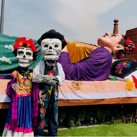 Exposición “Los colores de Frida” en el Zócalo capitalino