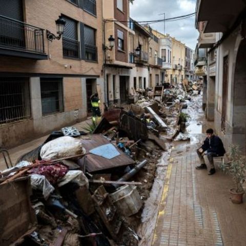 10 - 02T El Estado ha colapsado los voluntarios dan una lección a sus gobernantes. Quién está verdaderamente al mando